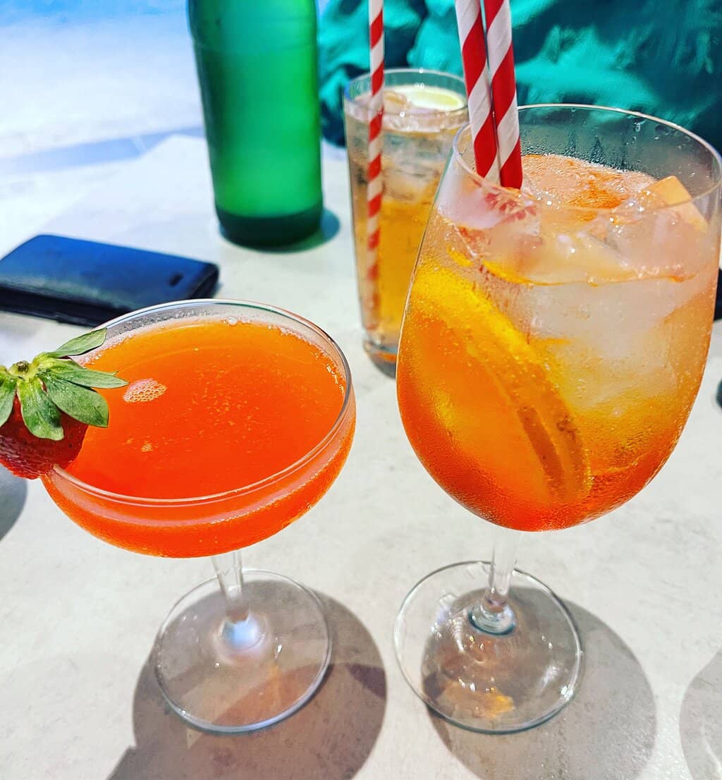 Surfing & Bodyboarding Waves