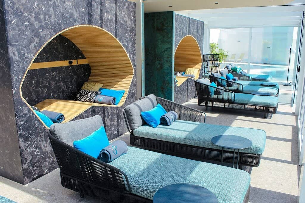 Scenic Lakeside Views