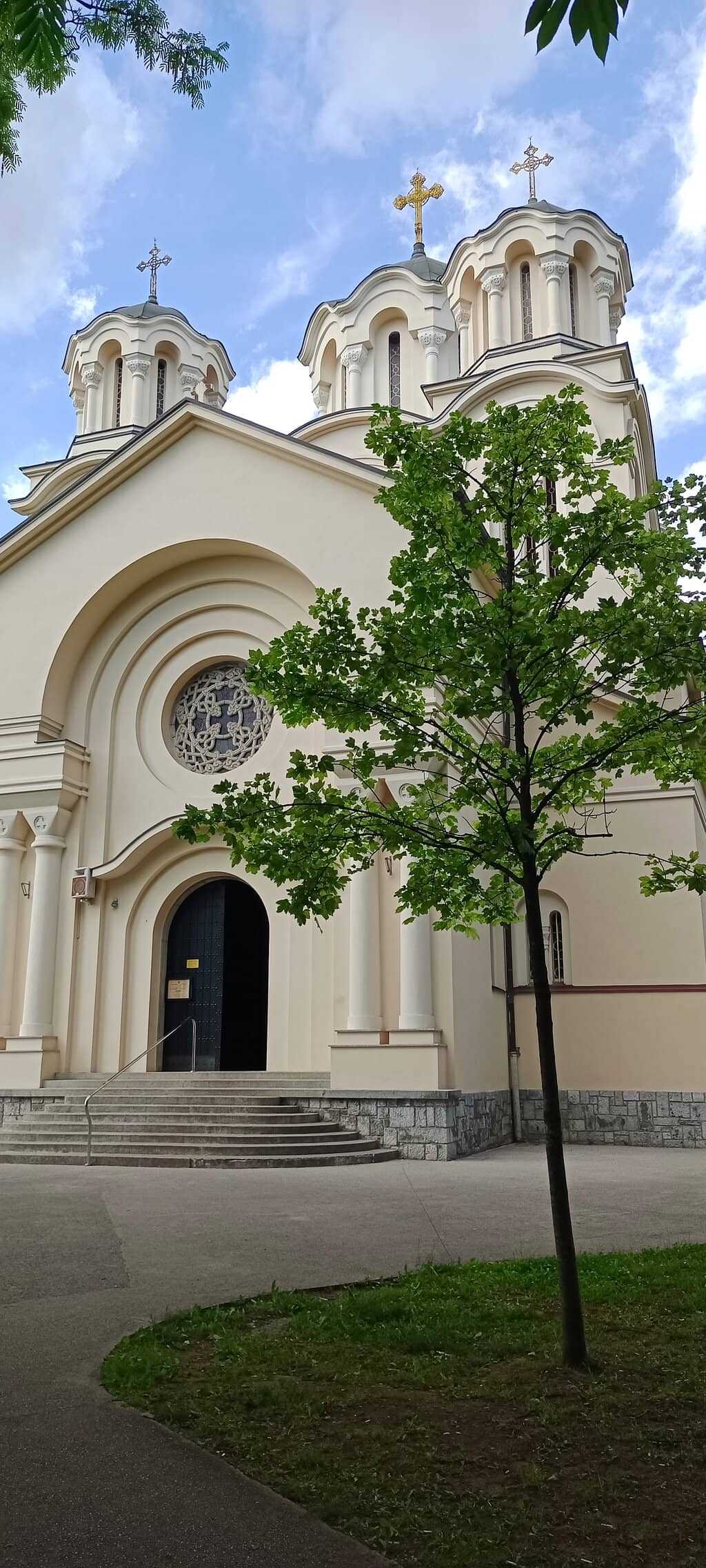 Serene Park Surroundings