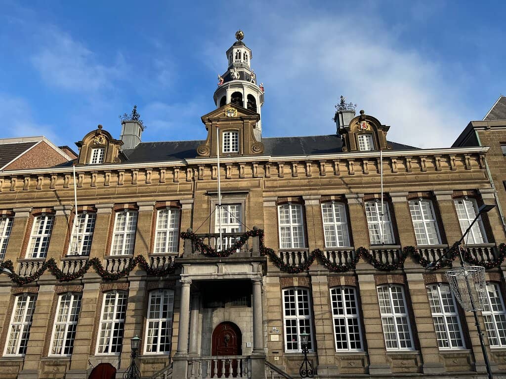 Vibrant Markt Square