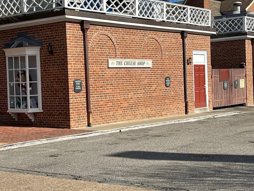 Charming Colonial Atmosphere