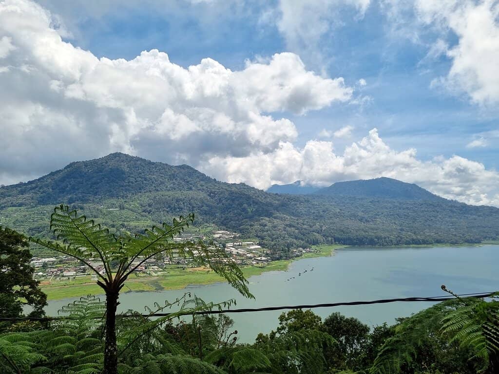 Panoramic Lake Views