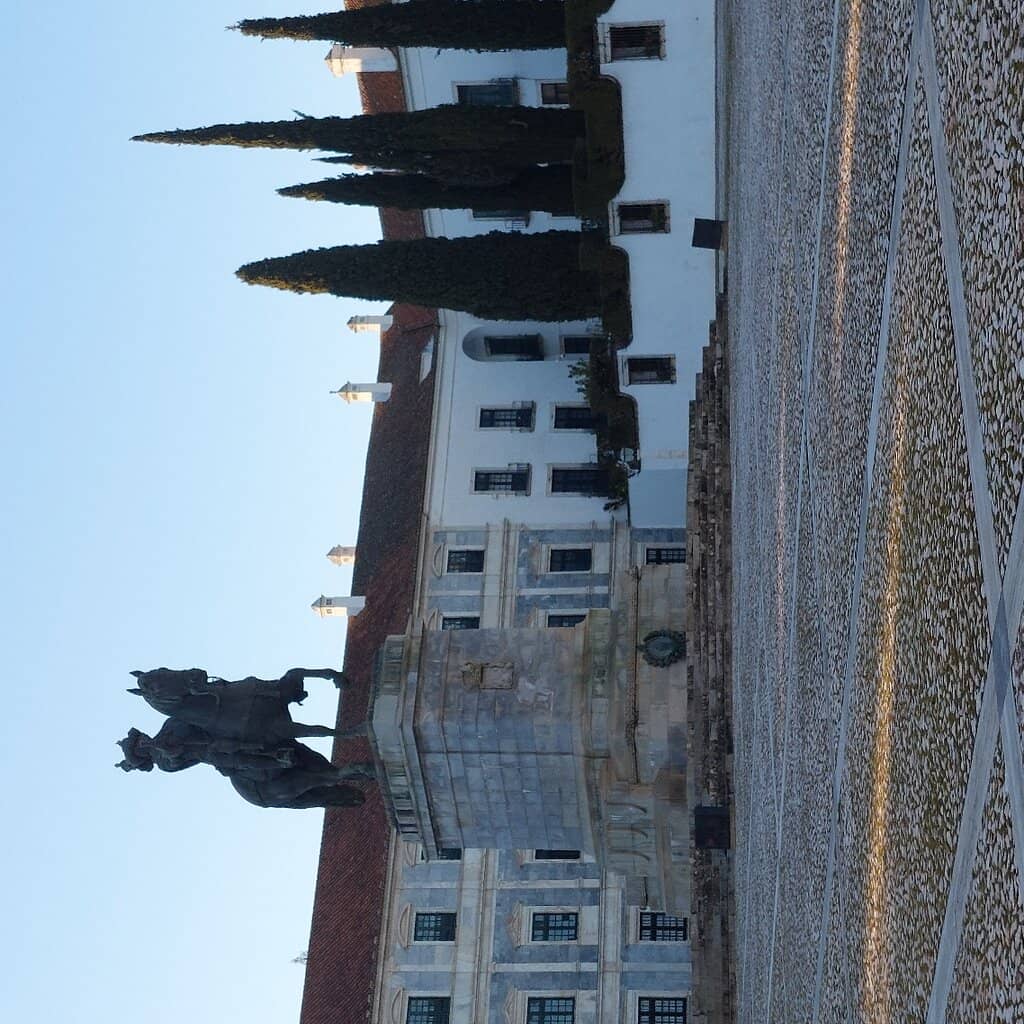 Elegant Restaurant & Bar