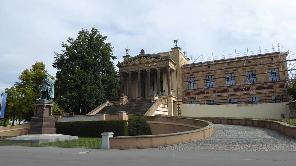 Local and Danish Art