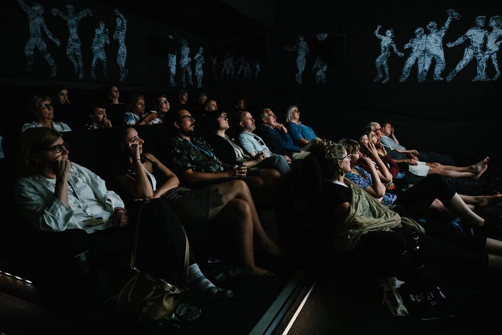 Cafe & Courtyard Ambiance