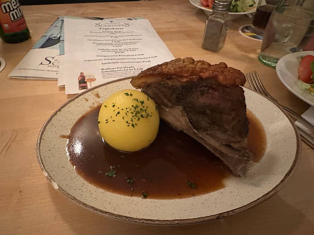 Idyllic Courtyard Dining