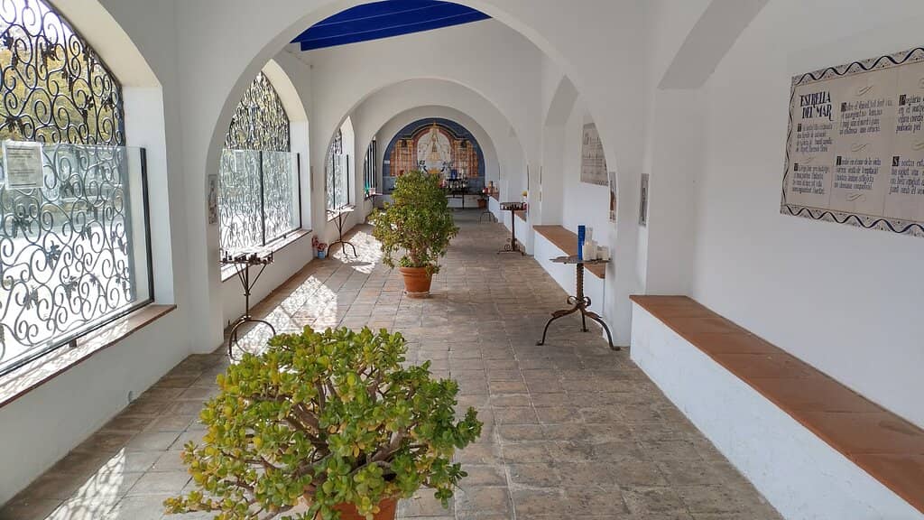 El Vinyet Beachfront Living