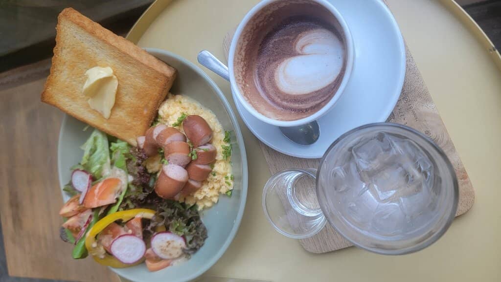 Cozy & Artistic Ambiance