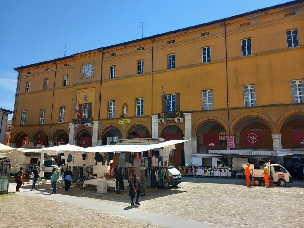 Central Plaza Access