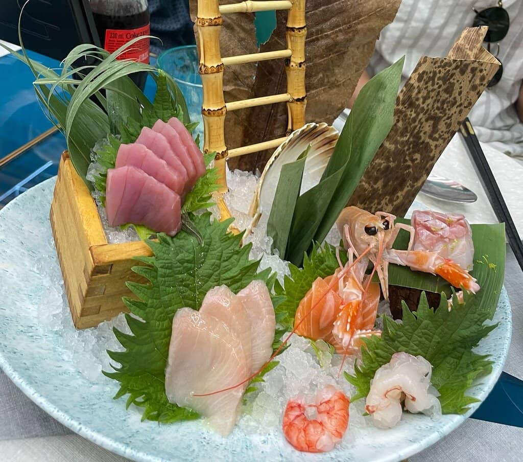 Vibrant Atmosphere & Live Music