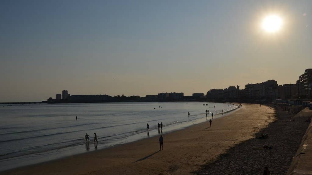 Beachfront Cafes & Cabanas