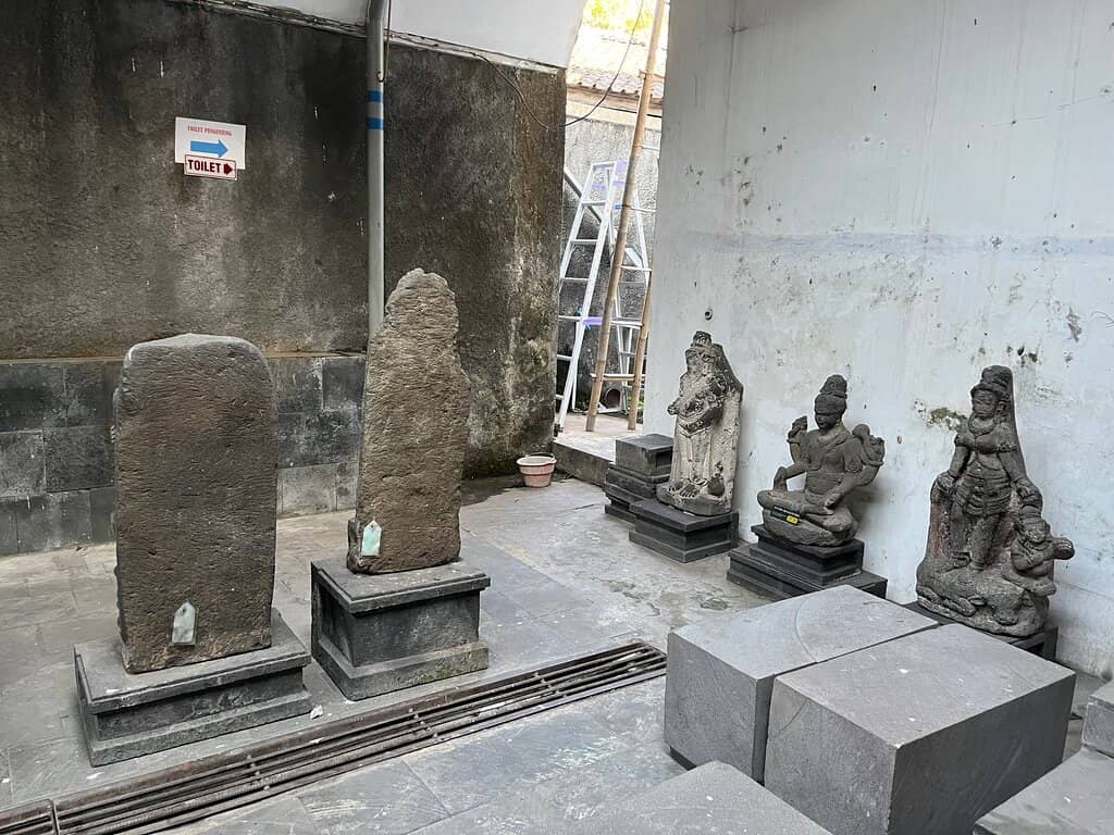 Royal Heirlooms & Artifacts