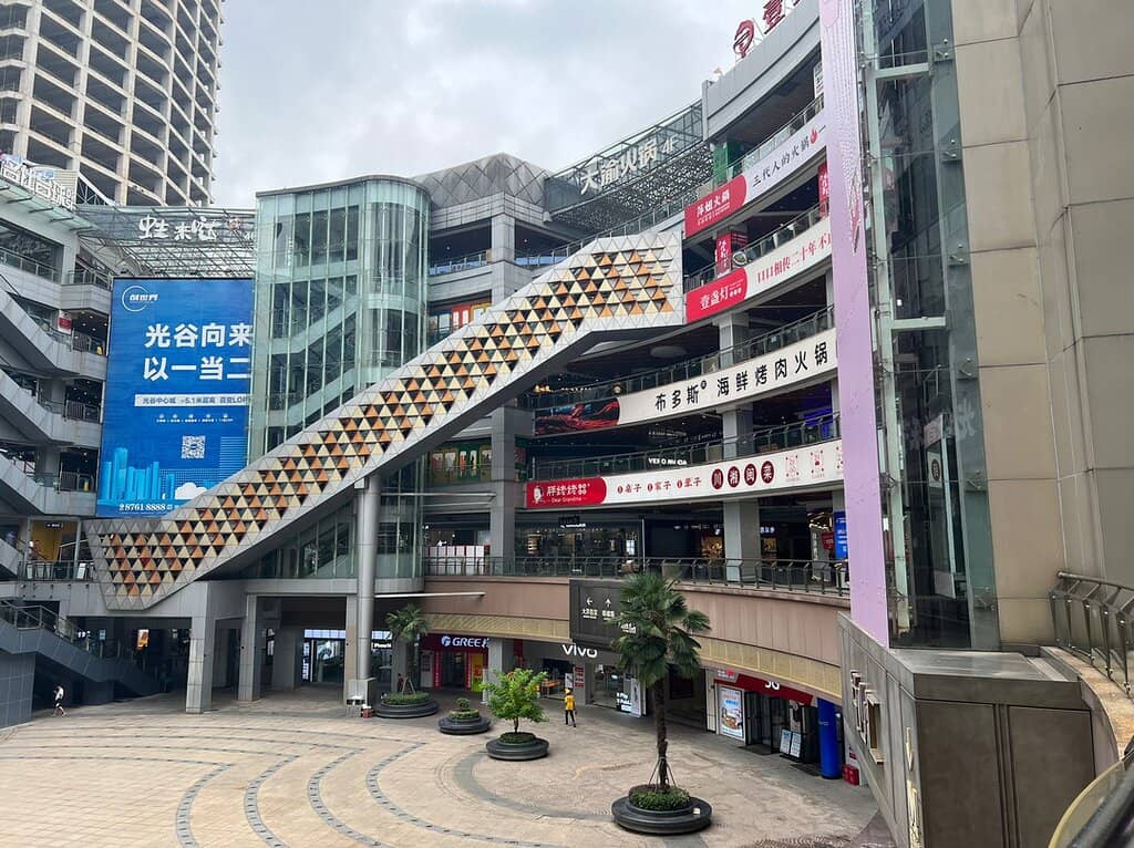 Interconnected Shopping Arcades