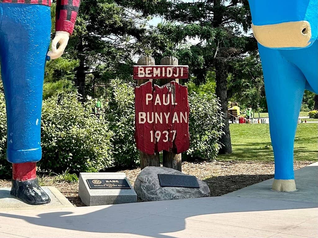 Paul Bunyan's Cell Phone Photo Op