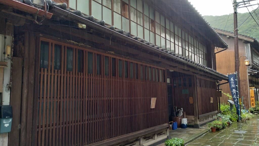 Proximity to Miho Shrine