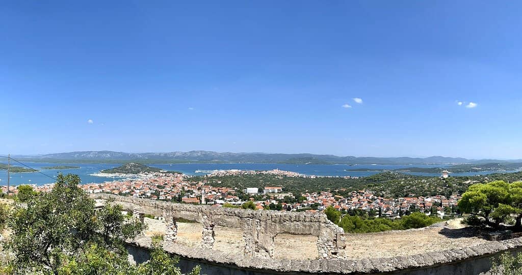 Panoramic Valley Views