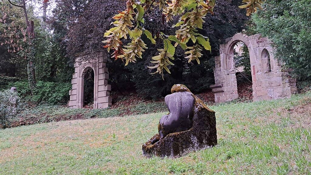 Renaissance Garden Ambiance