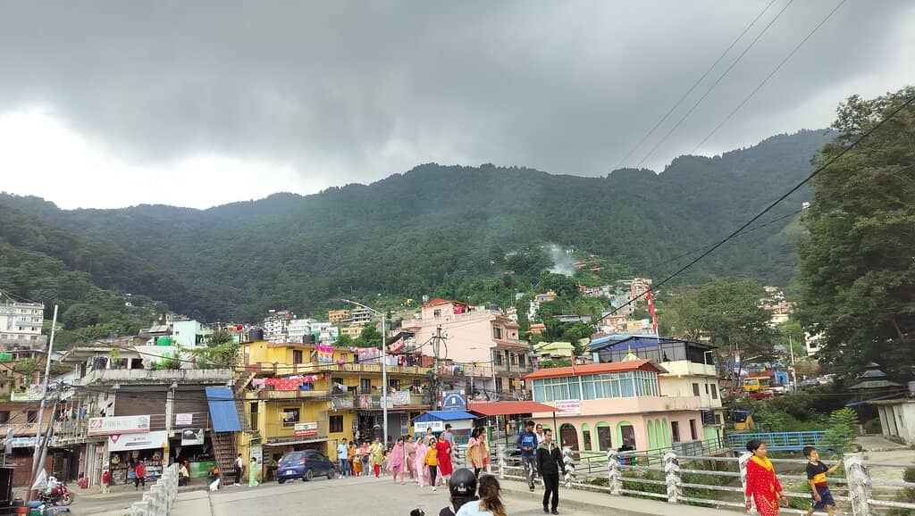 Ousteri Lake Proximity