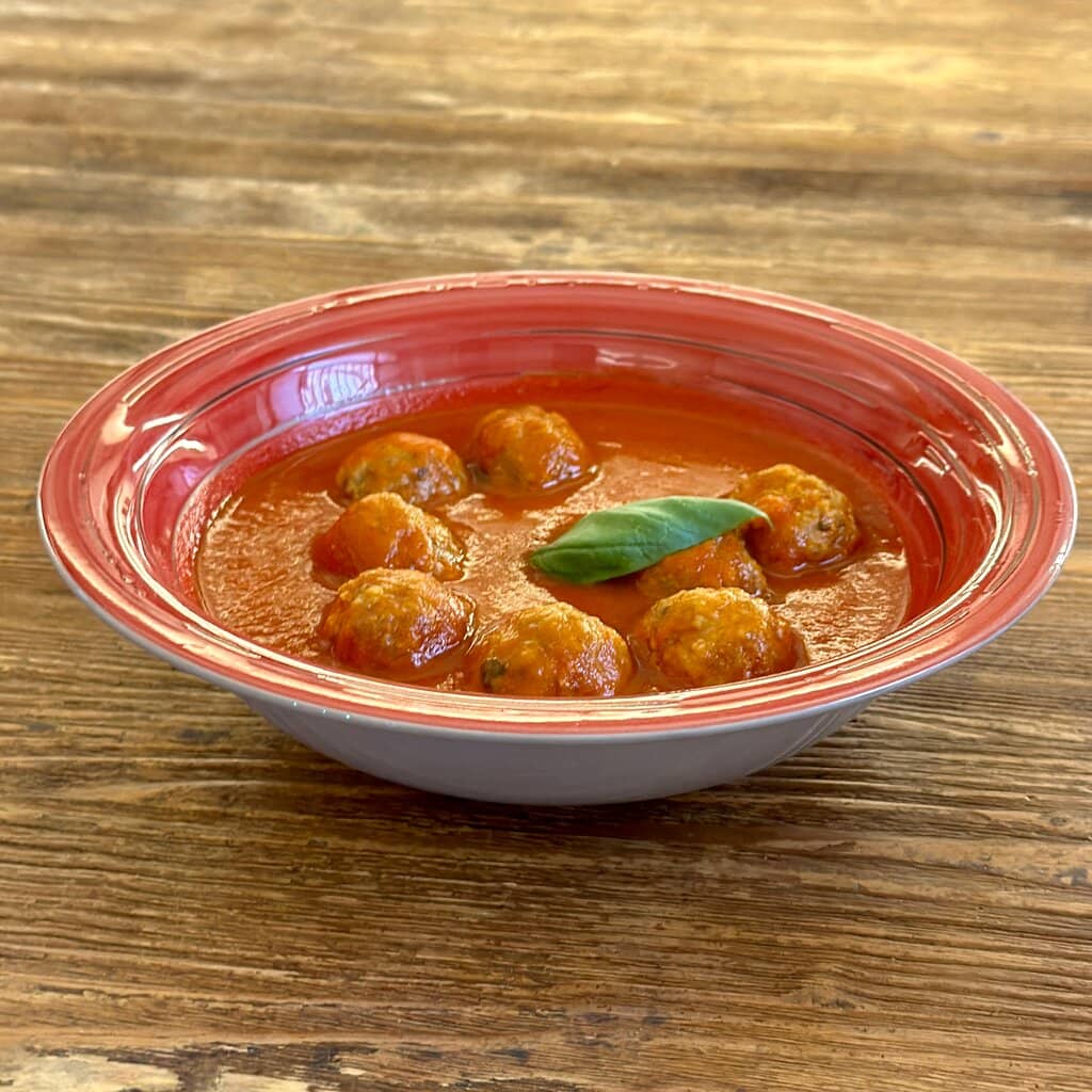 Charming Outdoor Dining