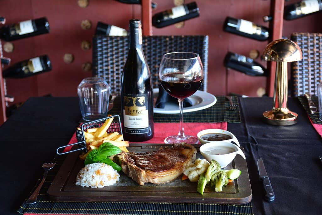 Lively Entertainment Nights