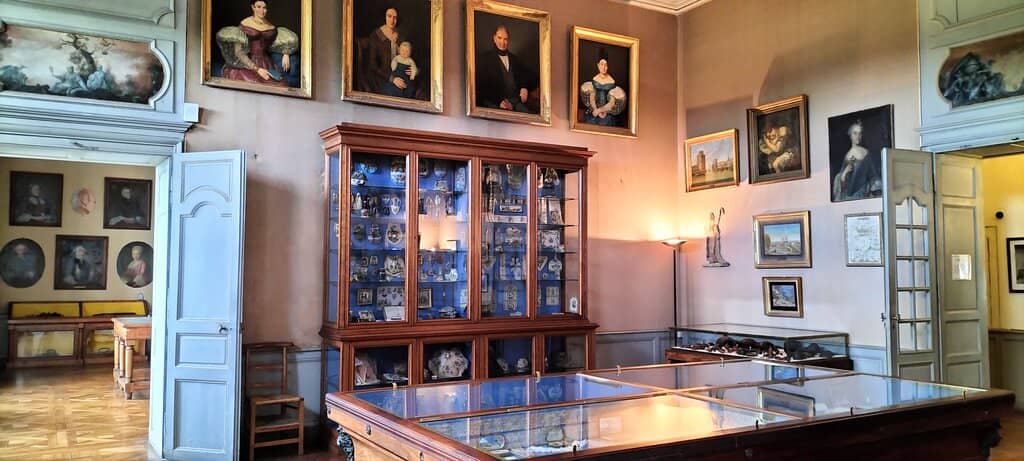 Saintonge Headdresses