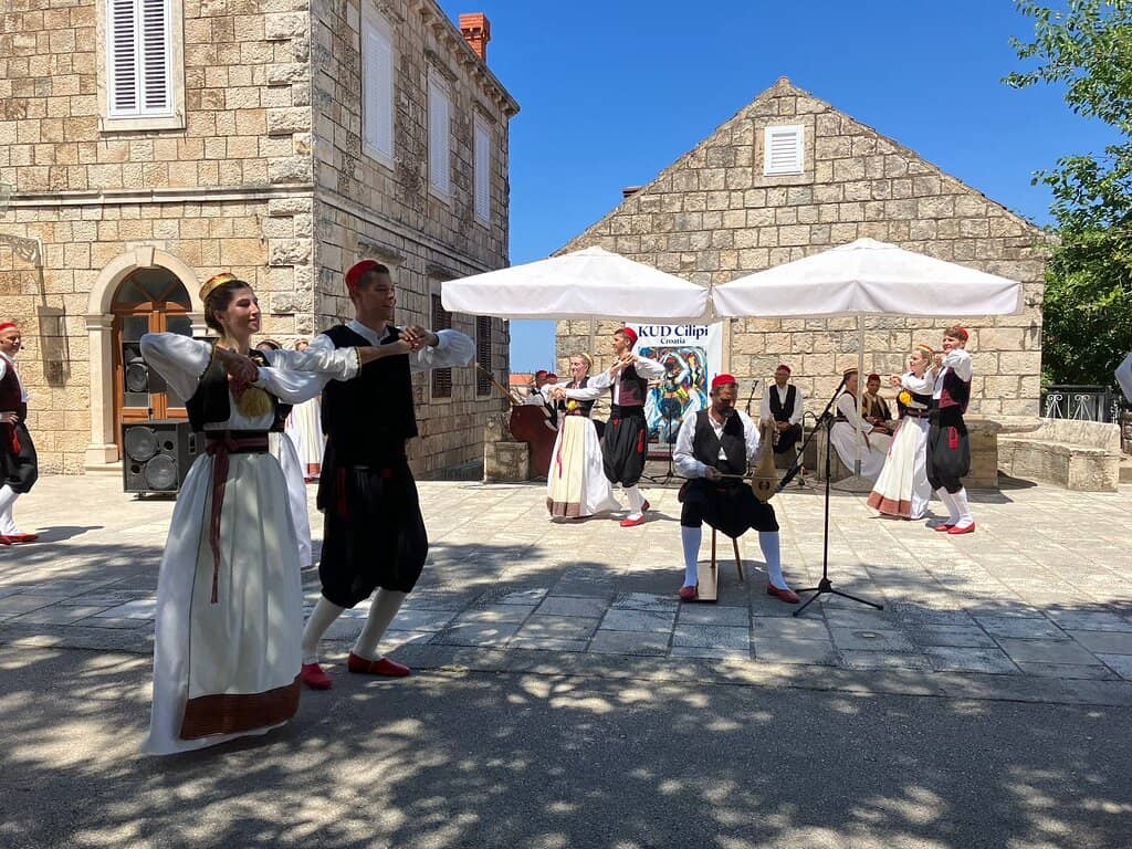Folklore Performance