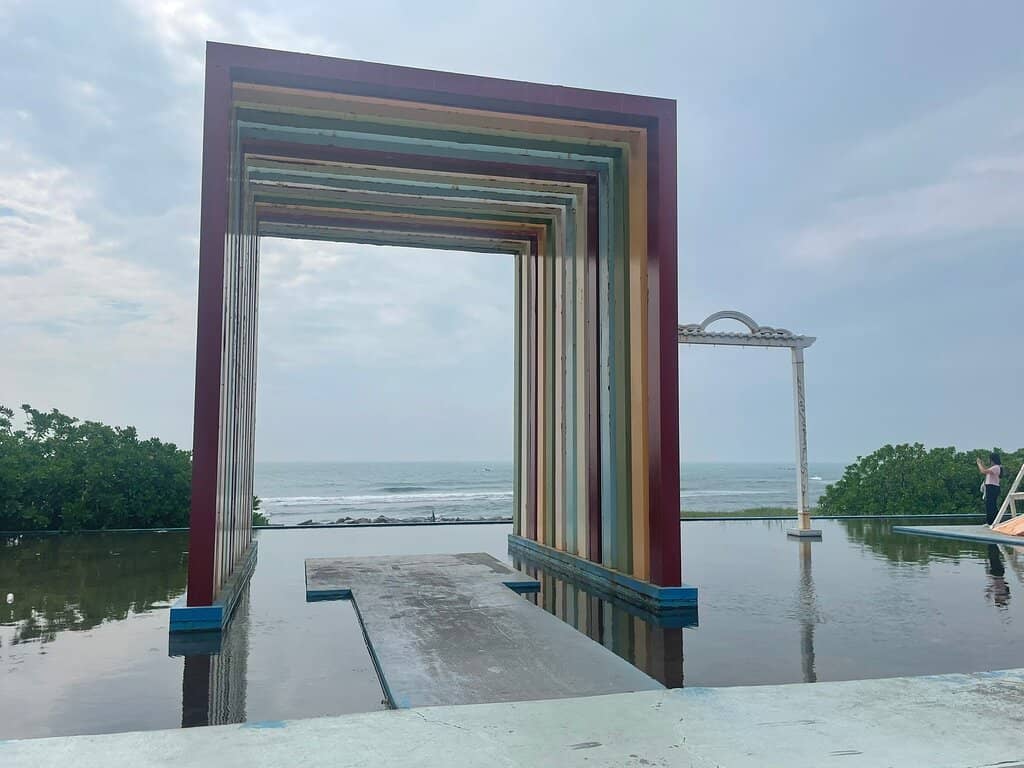The Iconic Rainbow Structure
