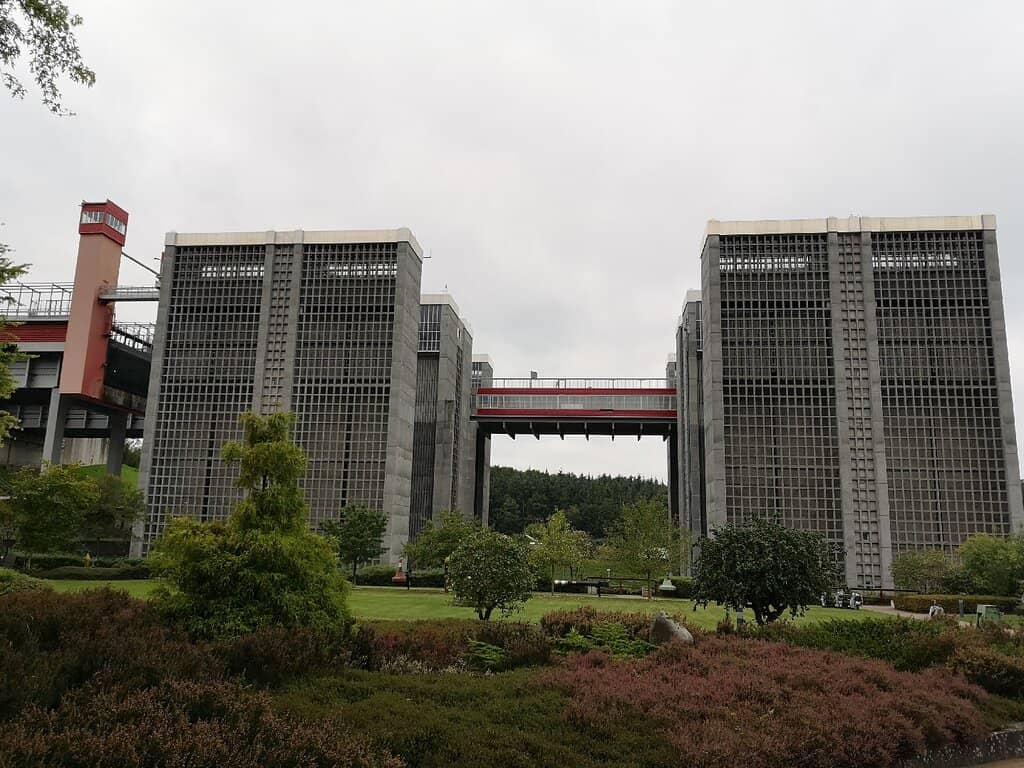 Upper Level Viewing Platform