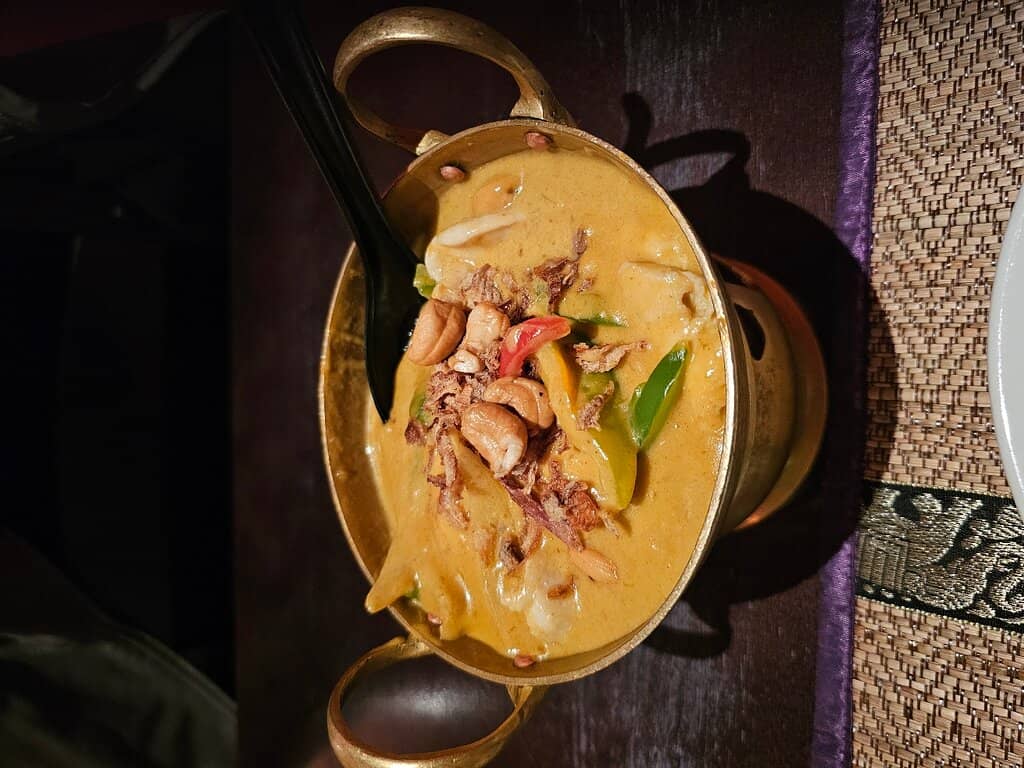 Vibrant Ambiance and Service