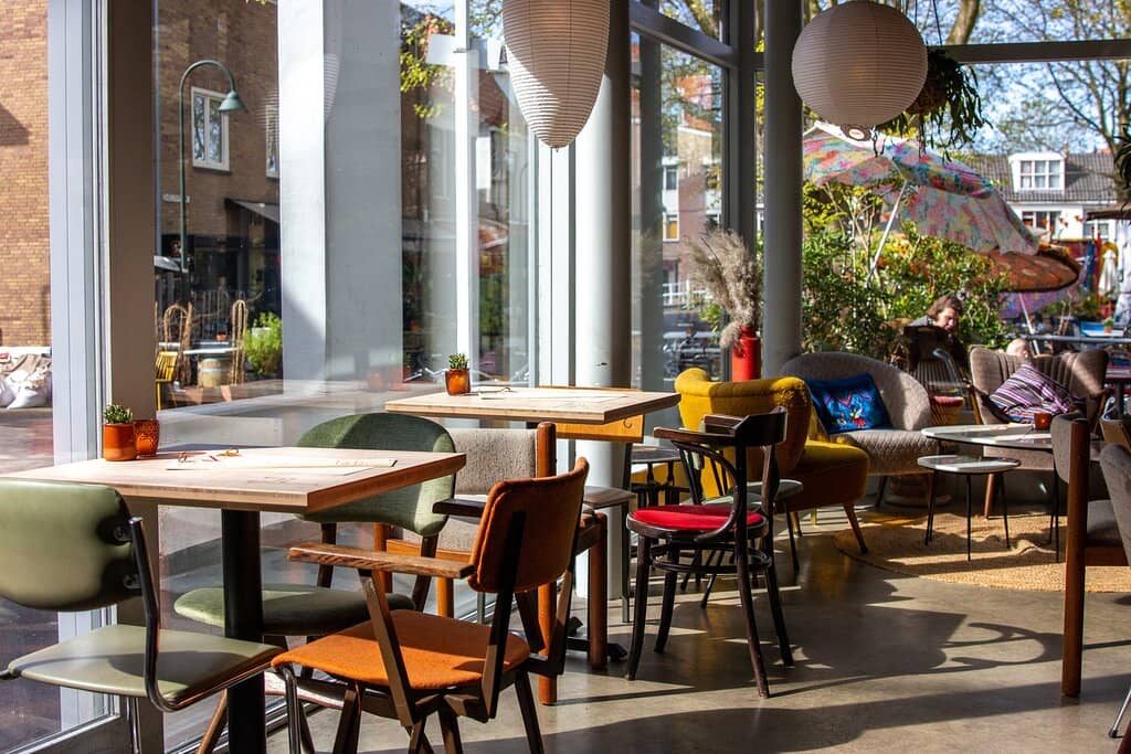 Vibrant Global Ambiance