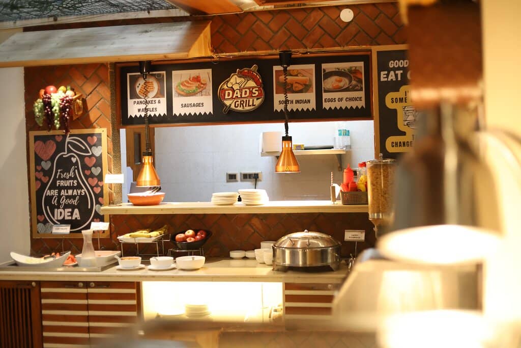 Innovative Cocktails & Live Entertainment