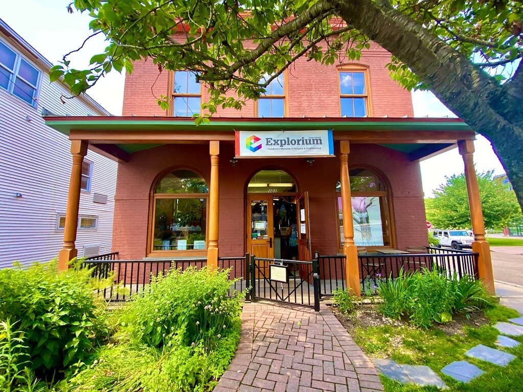 Signal & Communication Station