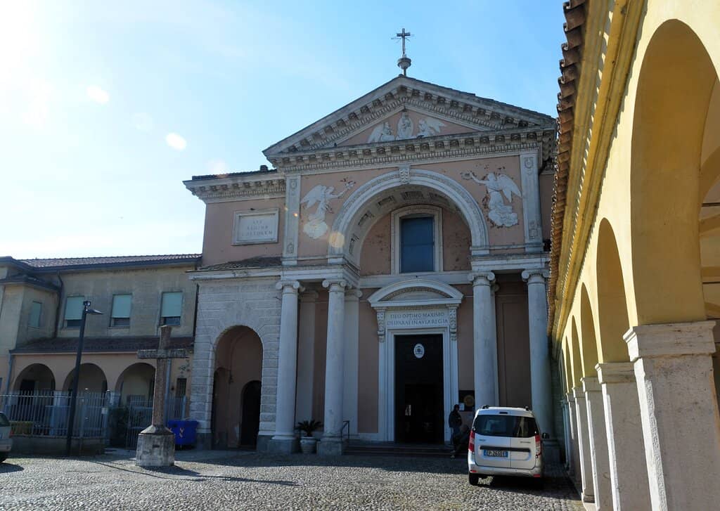 Pulpit and Guest Book Access
