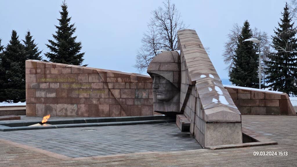 Monument to the Grieving Motherland