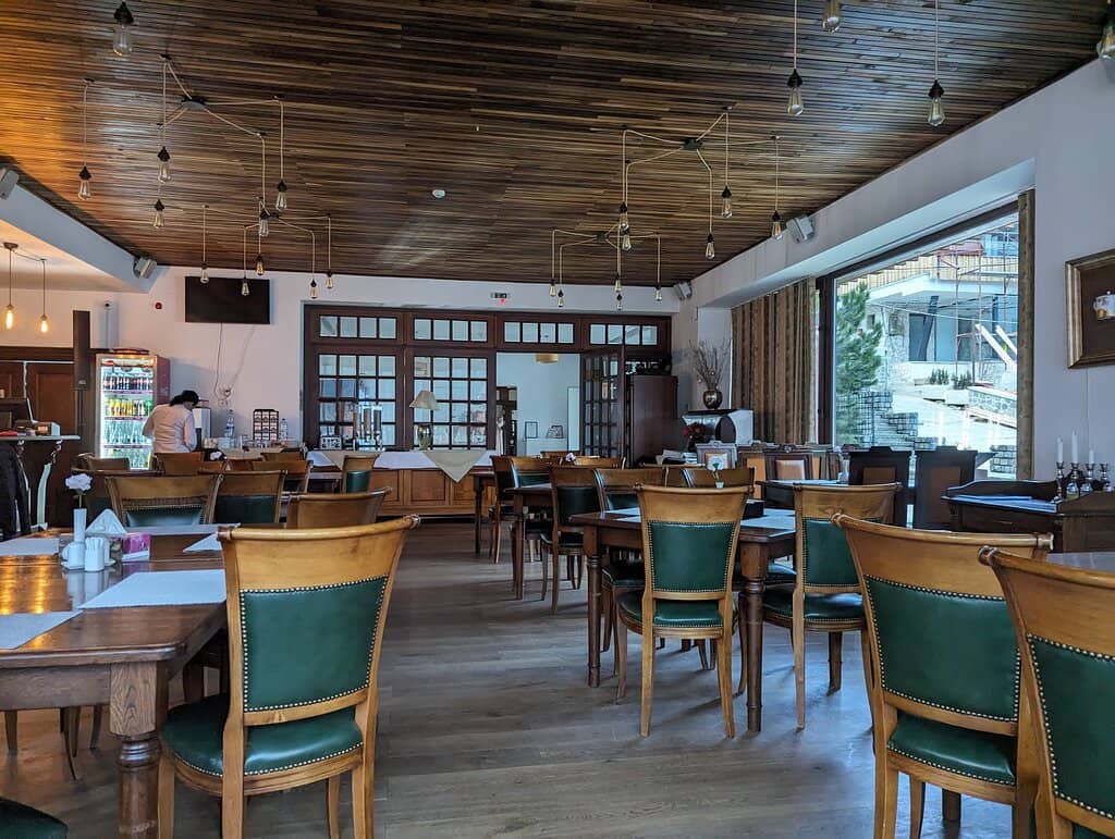 Cozy Atmosphere & Decor