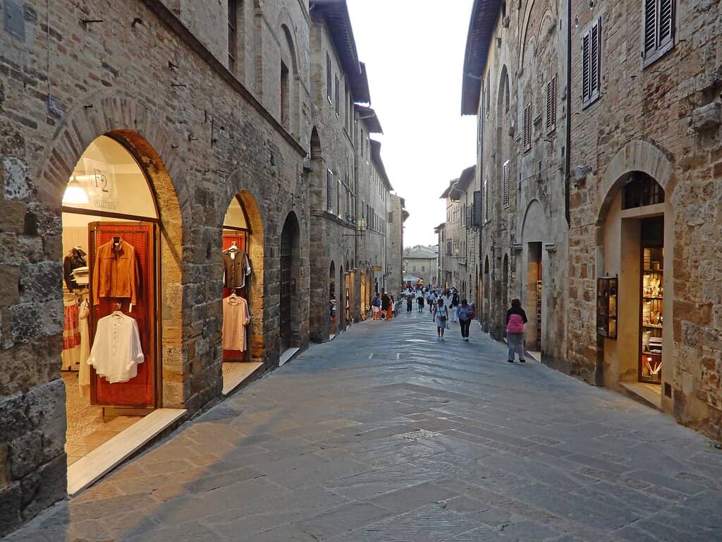 UASHMAMA Store & Bar