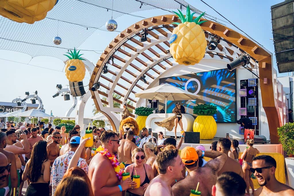 Vibrant Weekend Parties