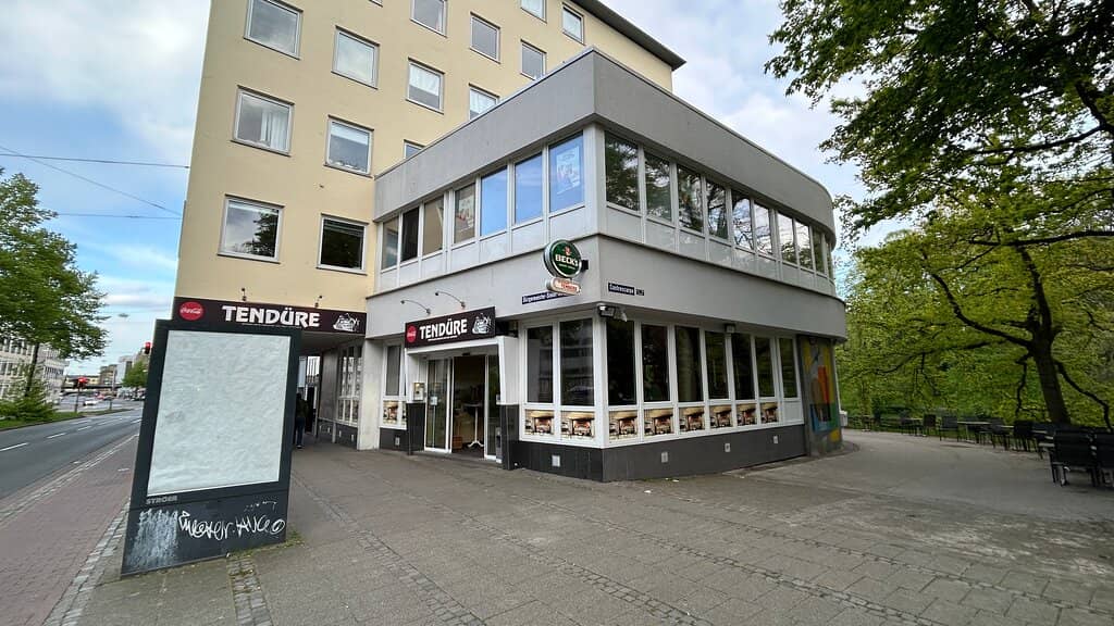 Riverfront Dining with Charming Ambiance