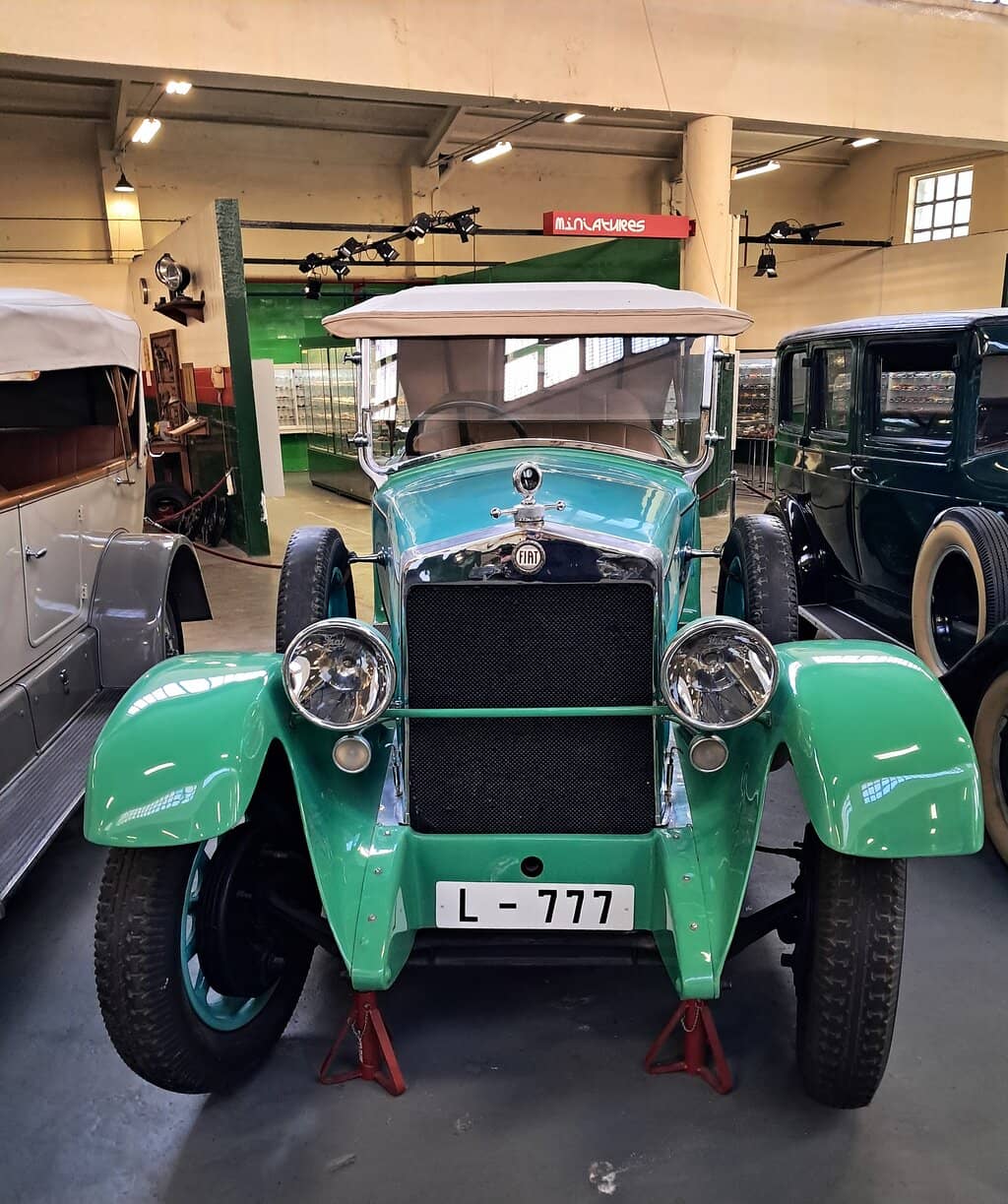 Vintage Machinery Ambiance