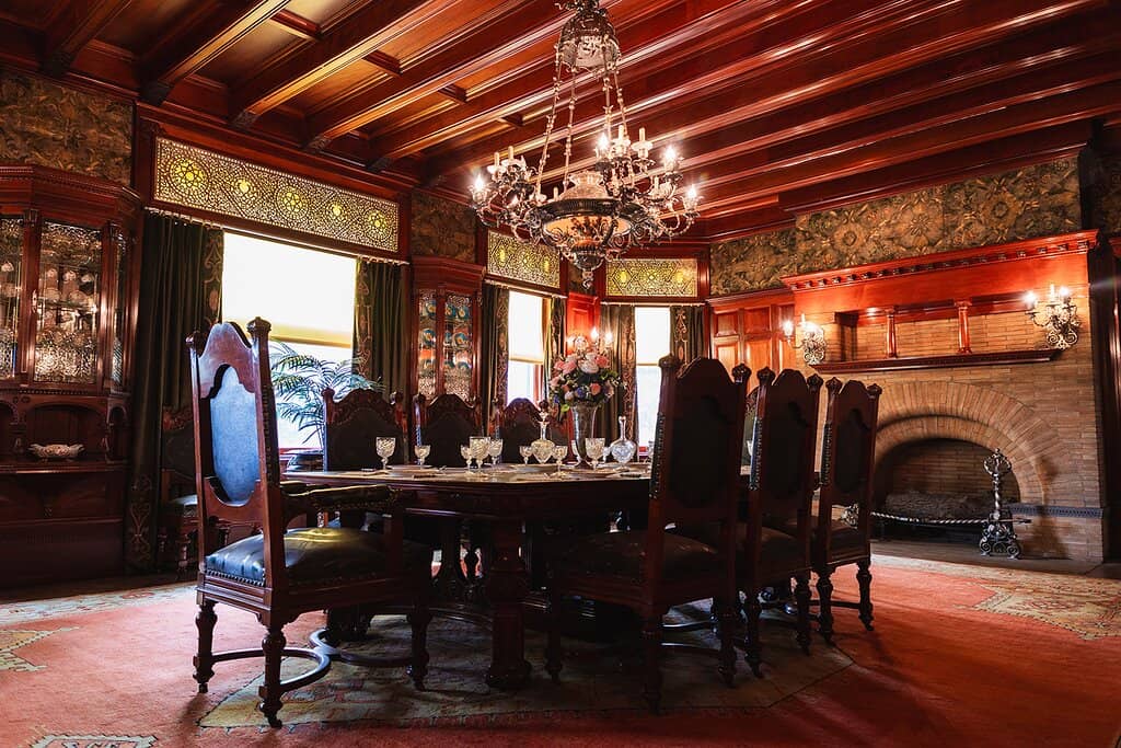 Art Galleries & Exhibitions