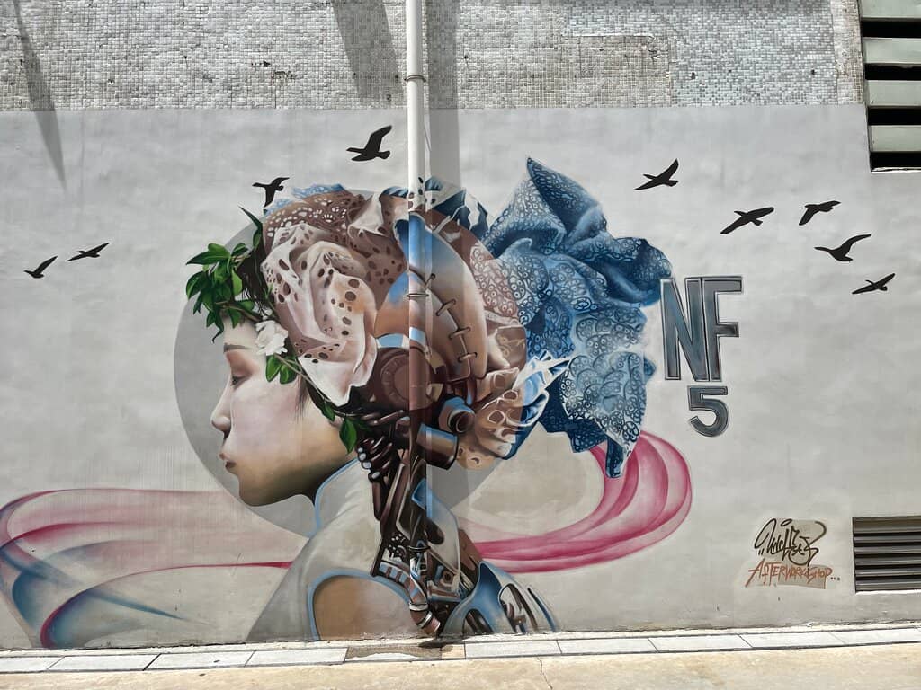 Indie Boutiques and Cafés