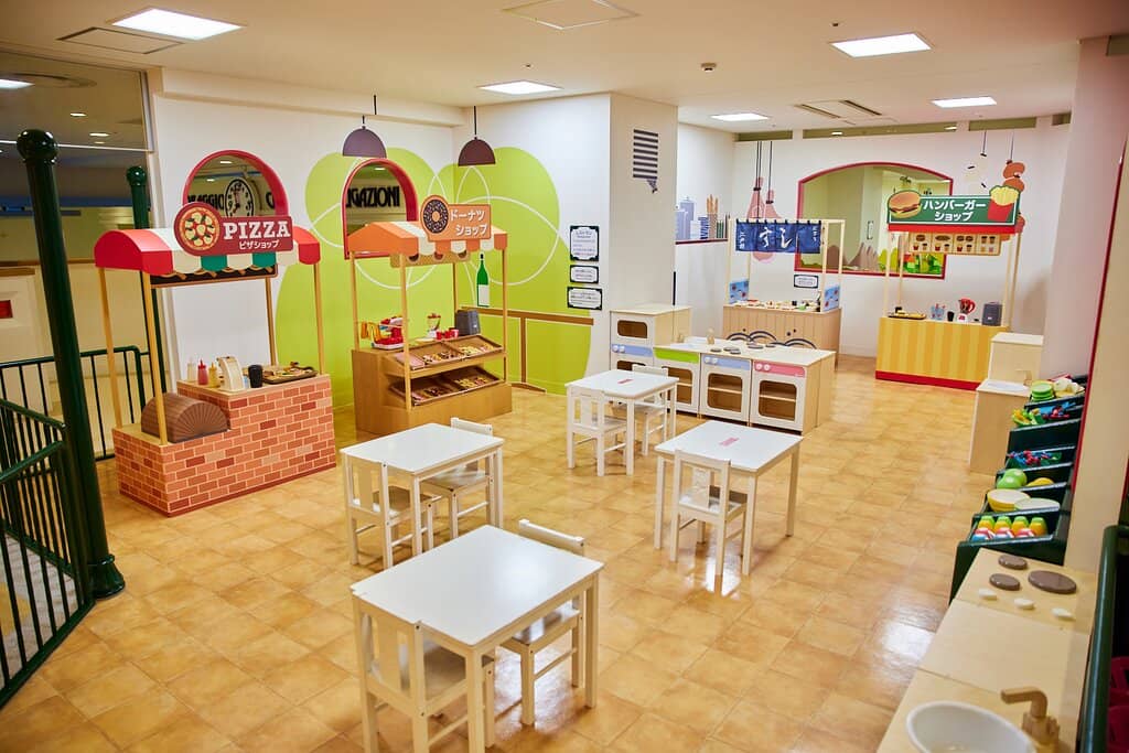 Tomica Train and Car Zone