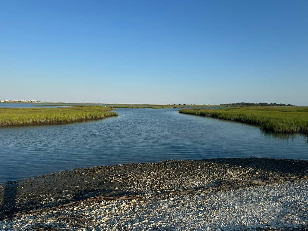 Panoramic Waterfront Views