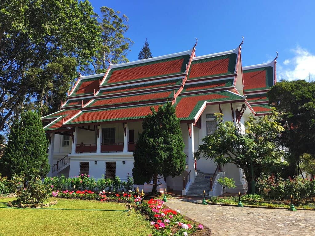 Misty Mountain Setting