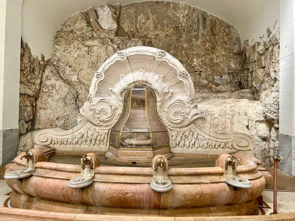 Naturally Sparkling Mineral Water