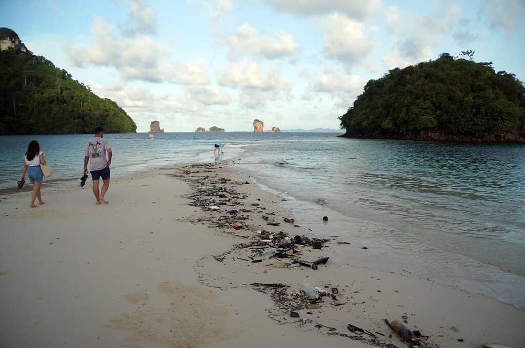 Thale Waek (Separated Sea)