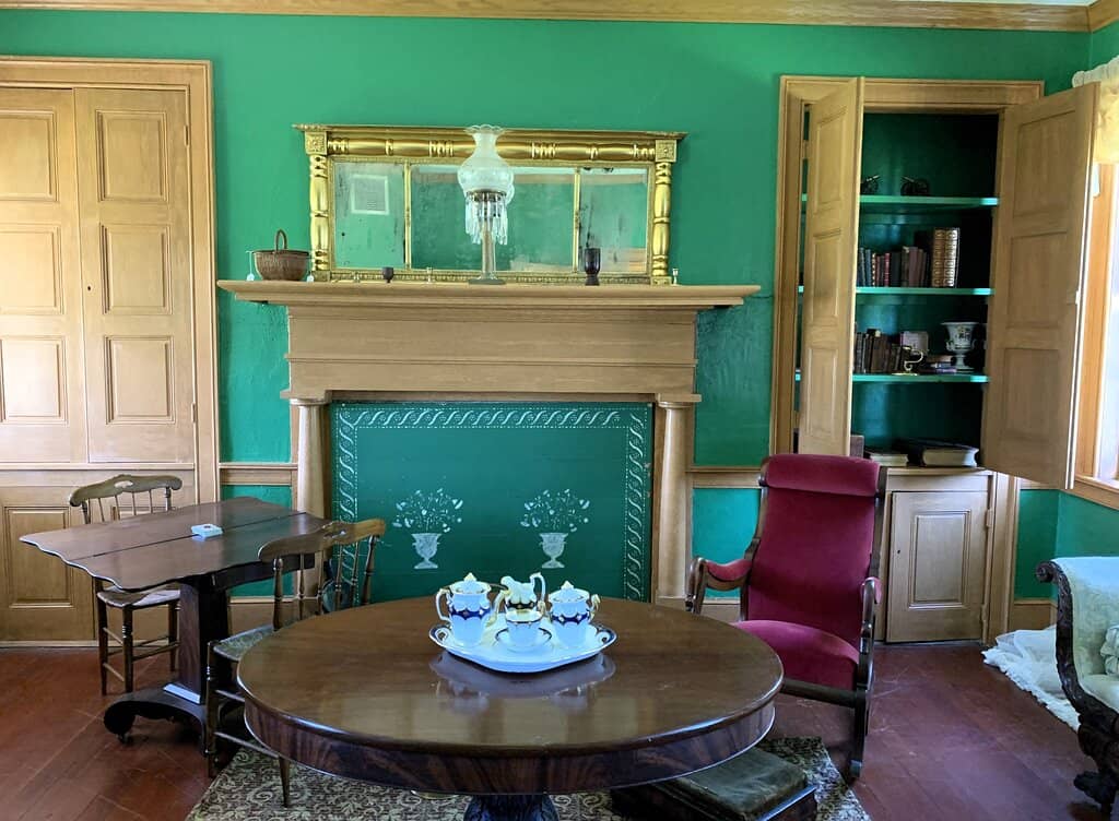 Knowledgeable Tour Guides