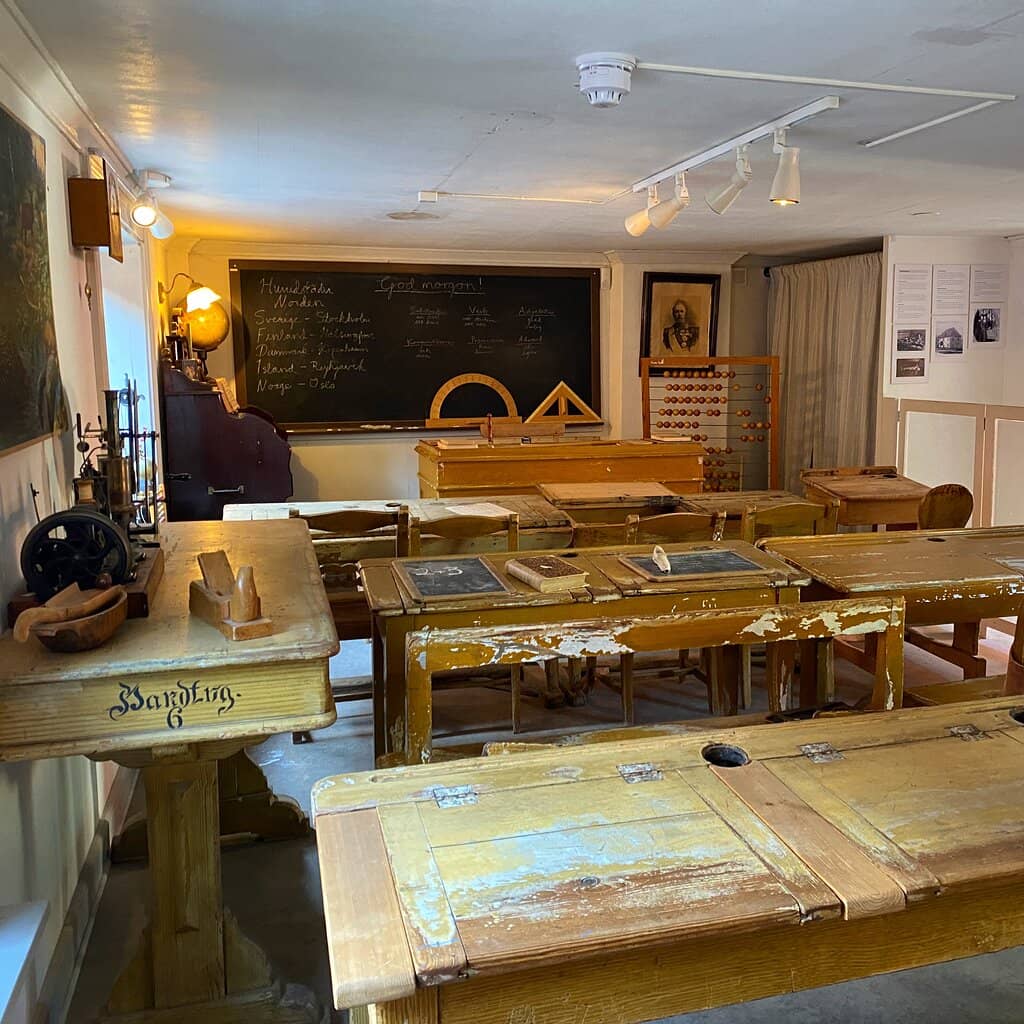 Artisan Shops & Cafés