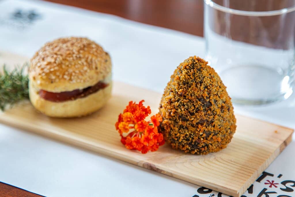 1900s Architecture & Courtyard