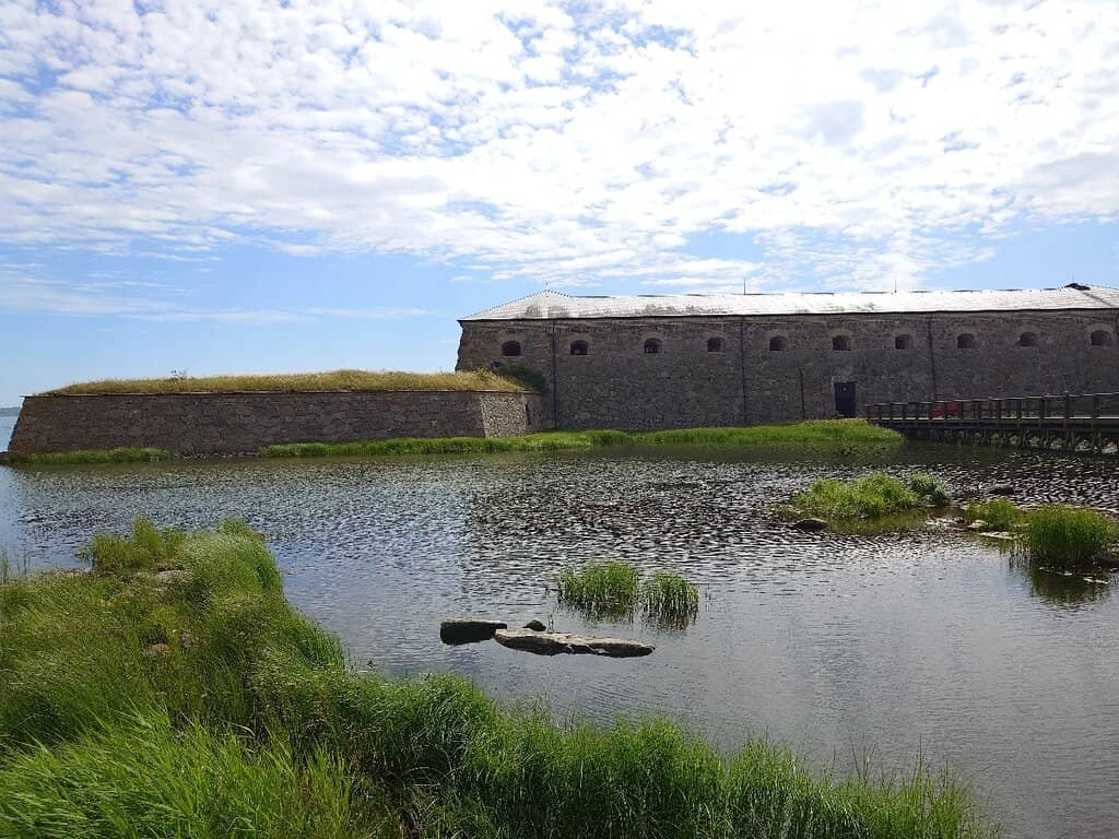 Charming Island Cafe